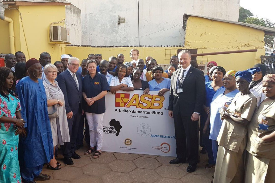 Bundespräsident Steinmeier besucht ASB-Klinik in Gambia